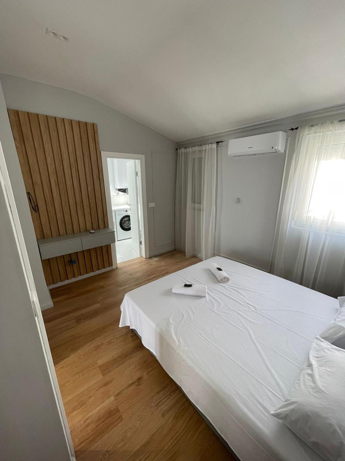 Lungomare Apartments Petrovac na moru Exterior foto